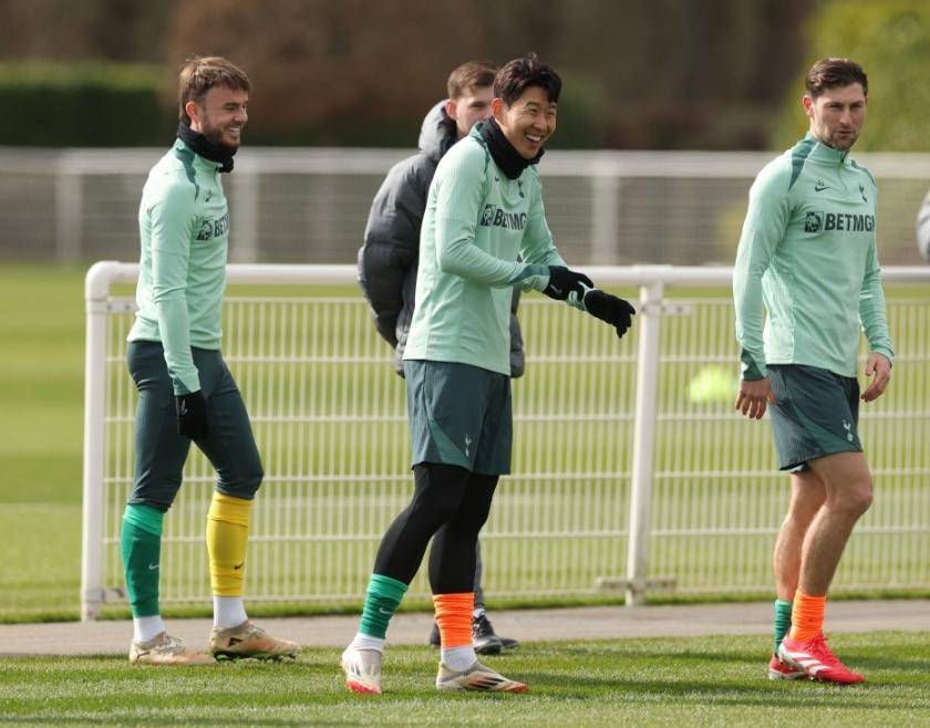 热刺临近比赛，球员训练积极备战的简单介绍