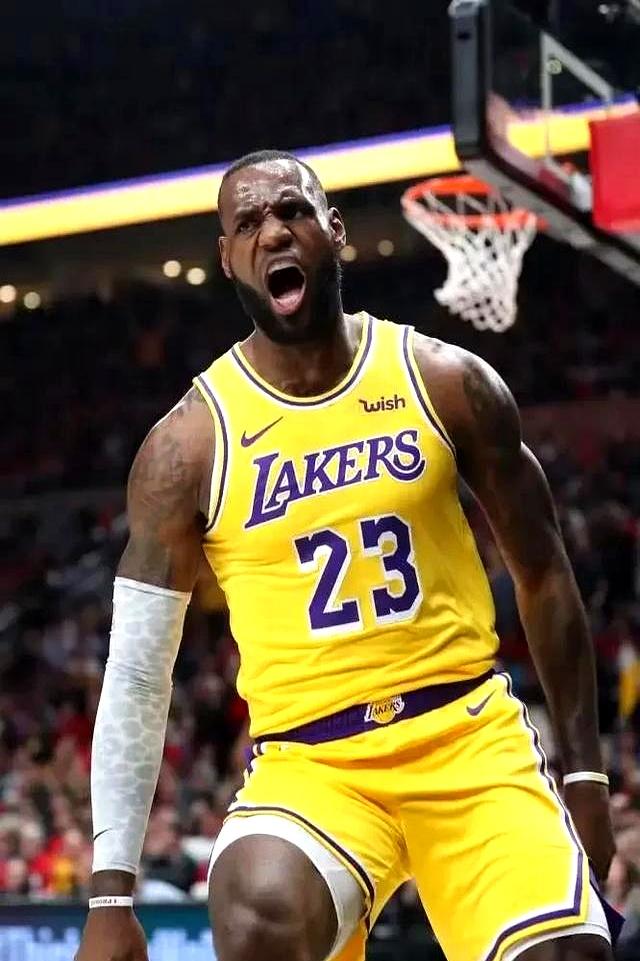 包含篮球巨星个人精彩表现引发观赏狂潮的词条