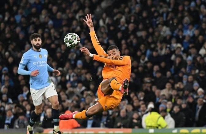 姆巴佩伤愈复出，爆冷首场表现抢眼，巴塞罗那球迷欢呼！