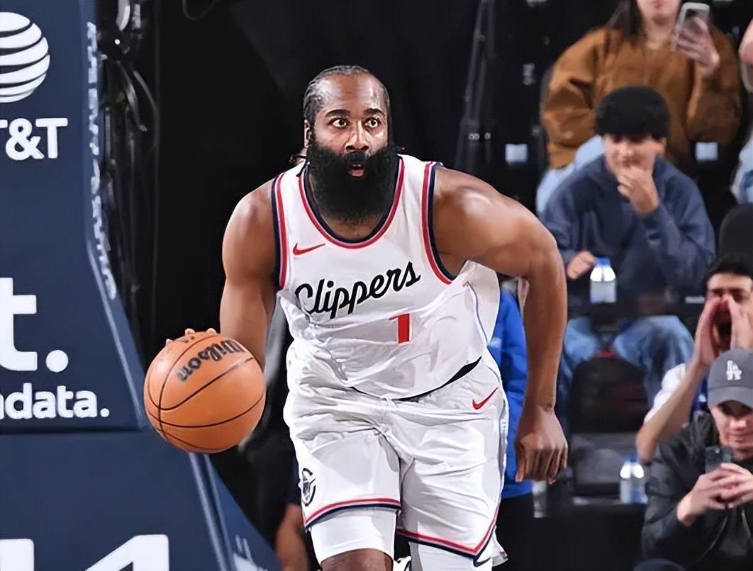 关于哈登一次失误导致丢分，约基奇主帅愤怒砸战术本！的信息