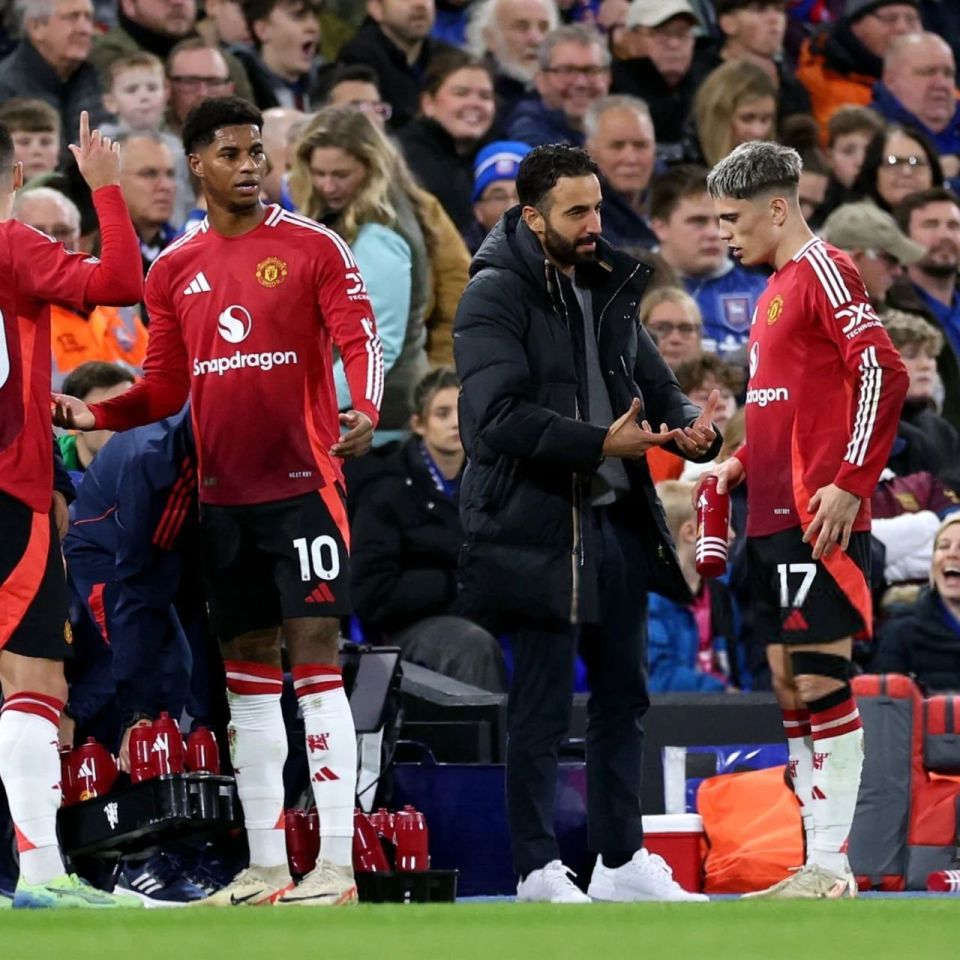 关于梅西轻松击败曼联晋级半决赛，竞技爆发！！的信息