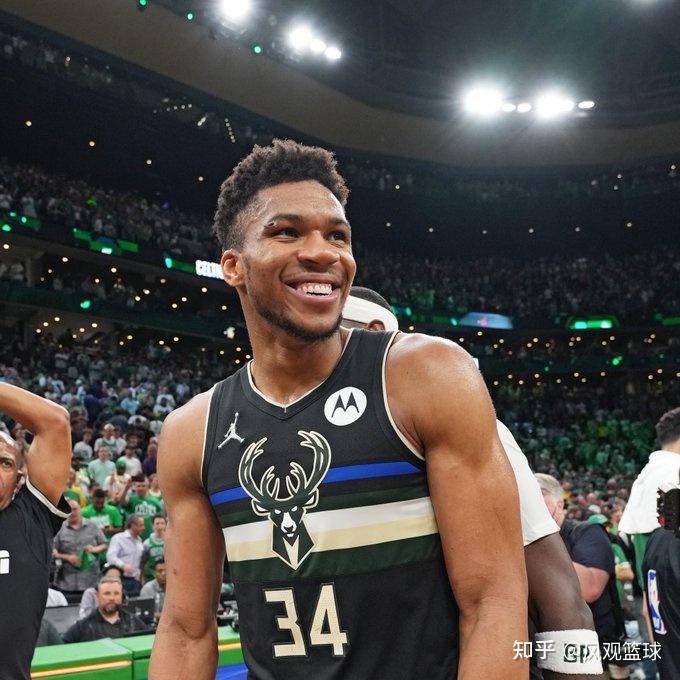 雄鹿新秀表现惊艳，全场观众掌声不断，投资不同电影觉得.