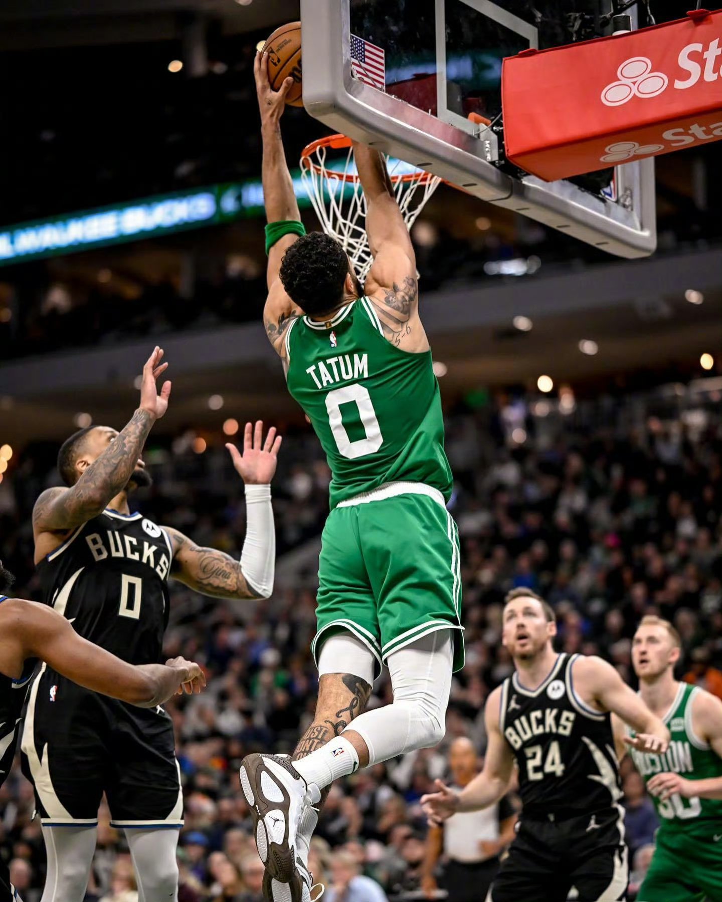 字母哥回归赛场，出色防守首场状态亮眼，法国队观众沸腾！